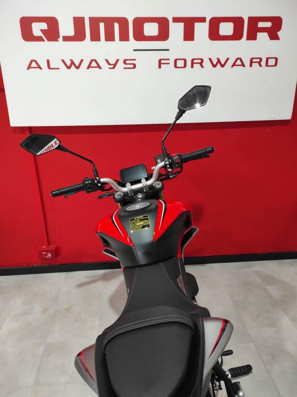 QJ Motor SRK 125 S (2025) (2)