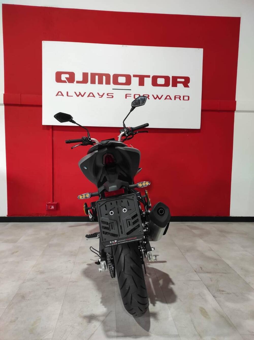 QJ Motor SRK 125 S (2025) (3)