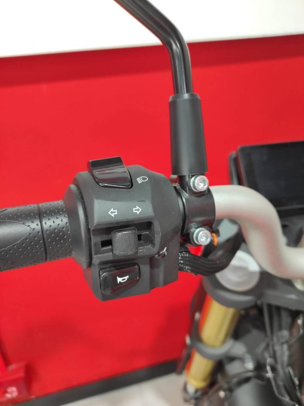 QJ Motor SRK 125 S (2025) (8)