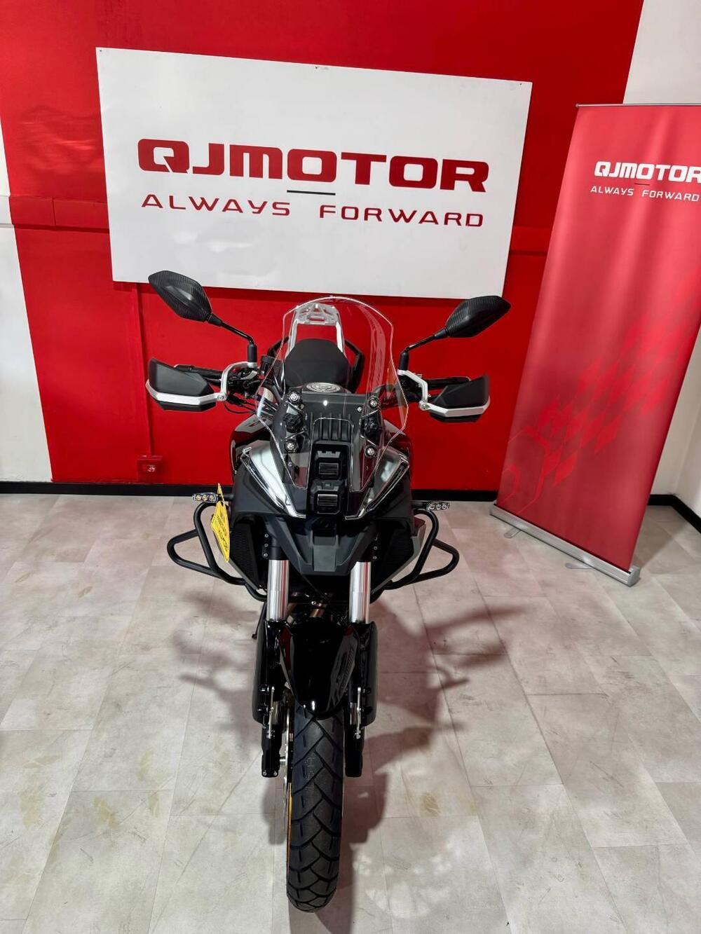 QJ Motor SRT 700 SX (2025) (3)