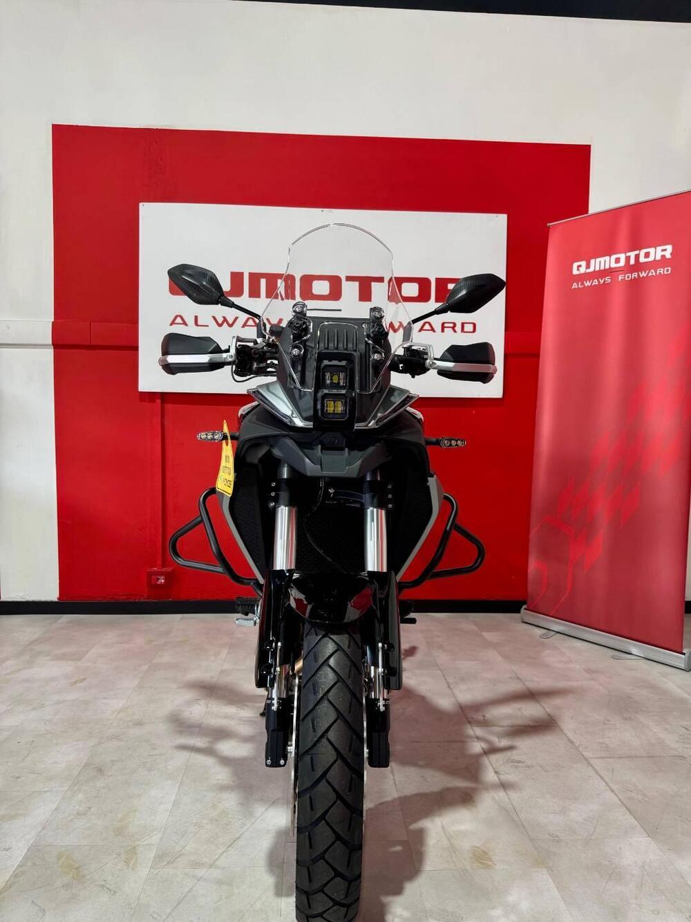 QJ Motor SRT 700 SX (2025) (4)