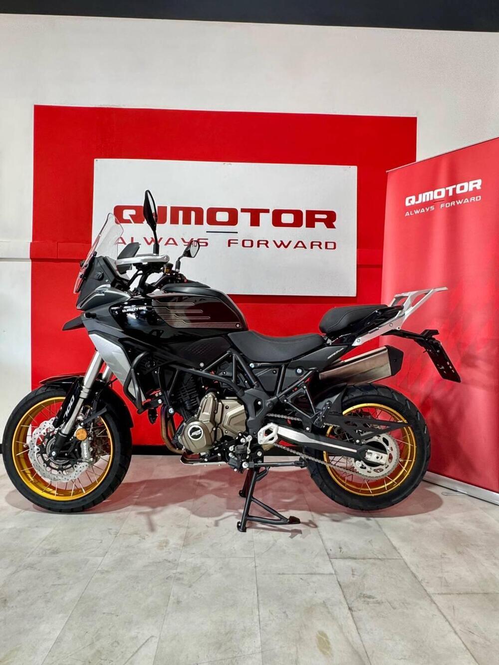 QJ Motor SRT 700 SX (2025) (7)