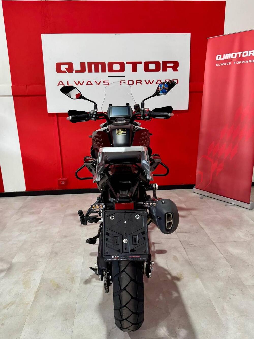 QJ Motor SRT 700 SX (2025) (8)