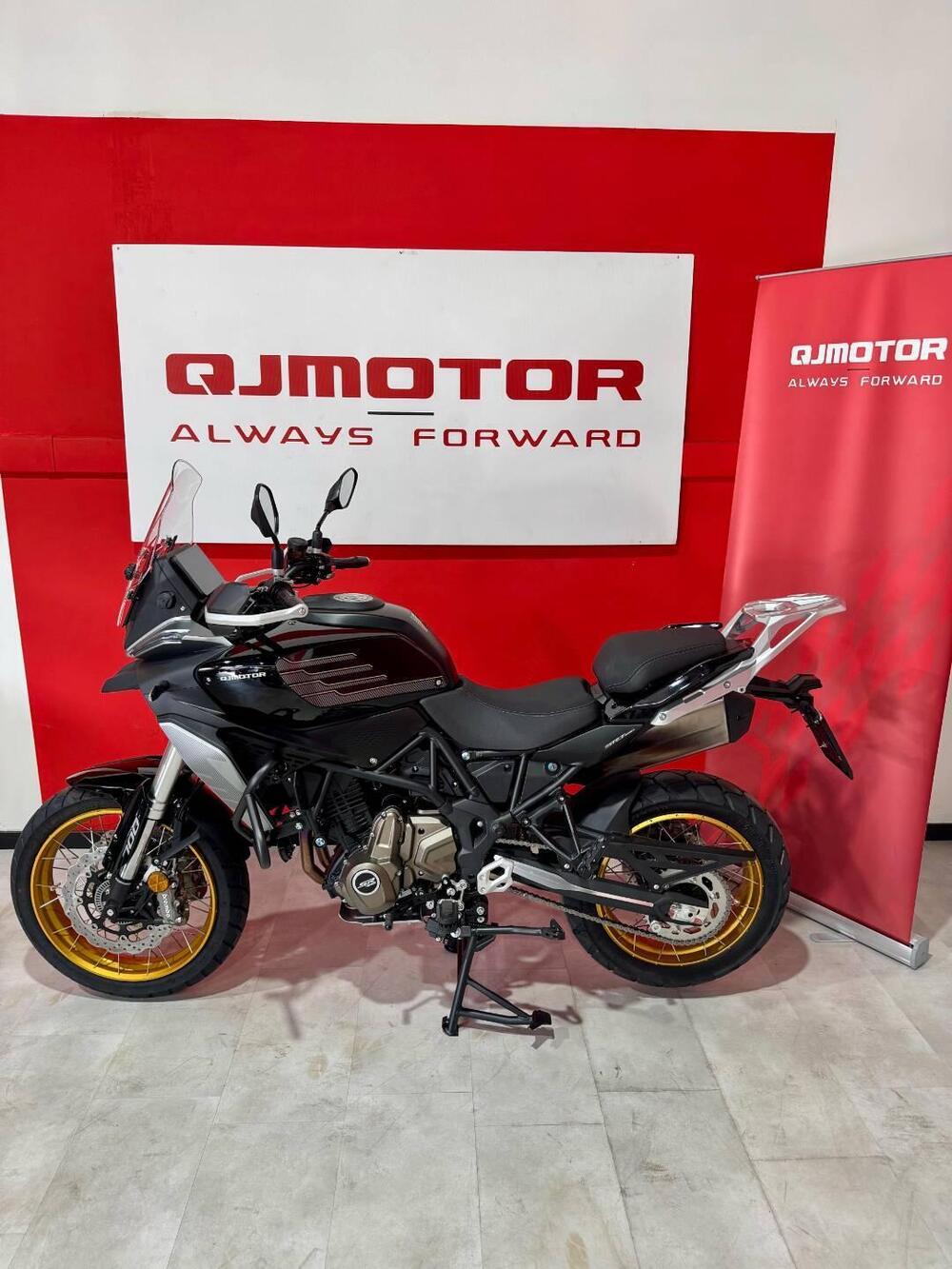 QJ Motor SRT 700 SX (2025) (9)