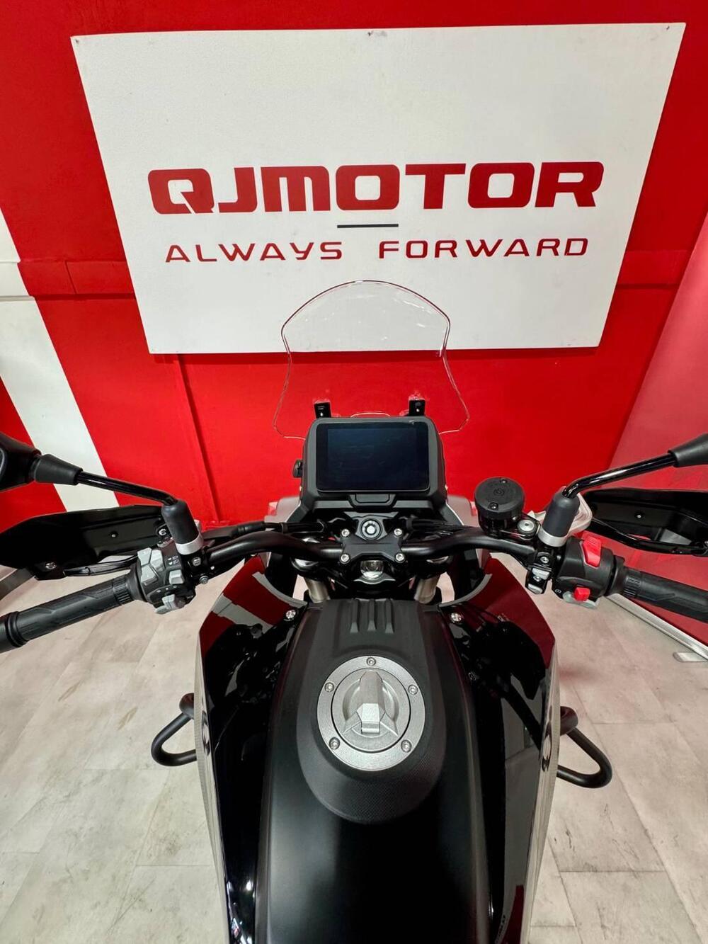 QJ Motor SRT 700 SX (2025) (18)