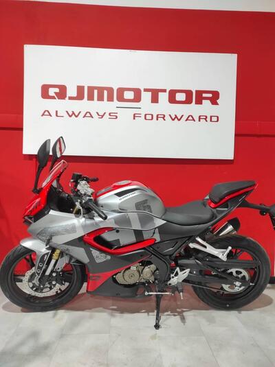 QJ Motor SRK 125 R (2025) nuova