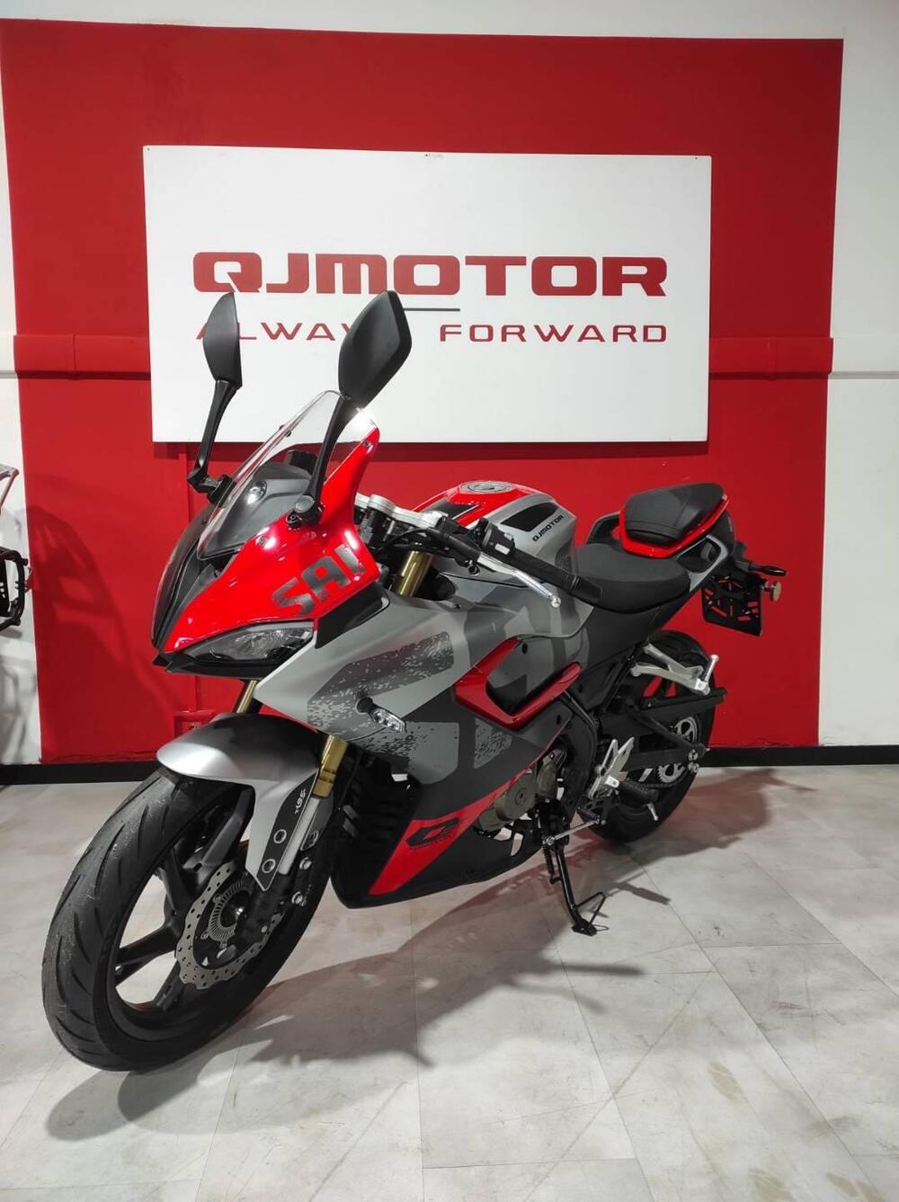 QJ Motor SRK 125 R (2025) (4)