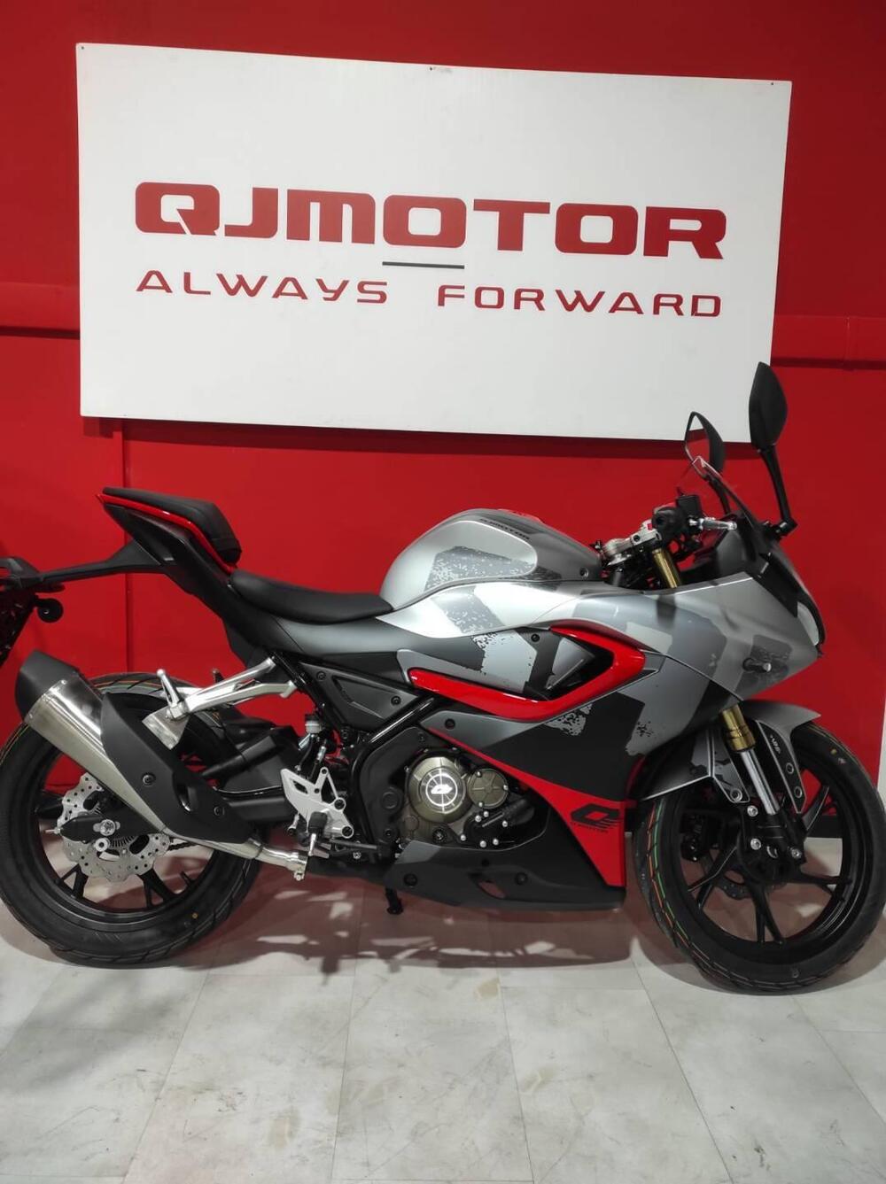 QJ Motor SRK 125 R (2025) (6)