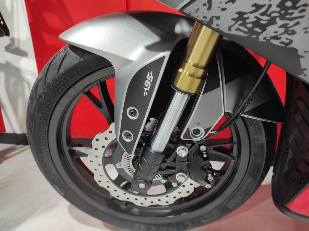 QJ Motor SRK 125 R (2025) (7)