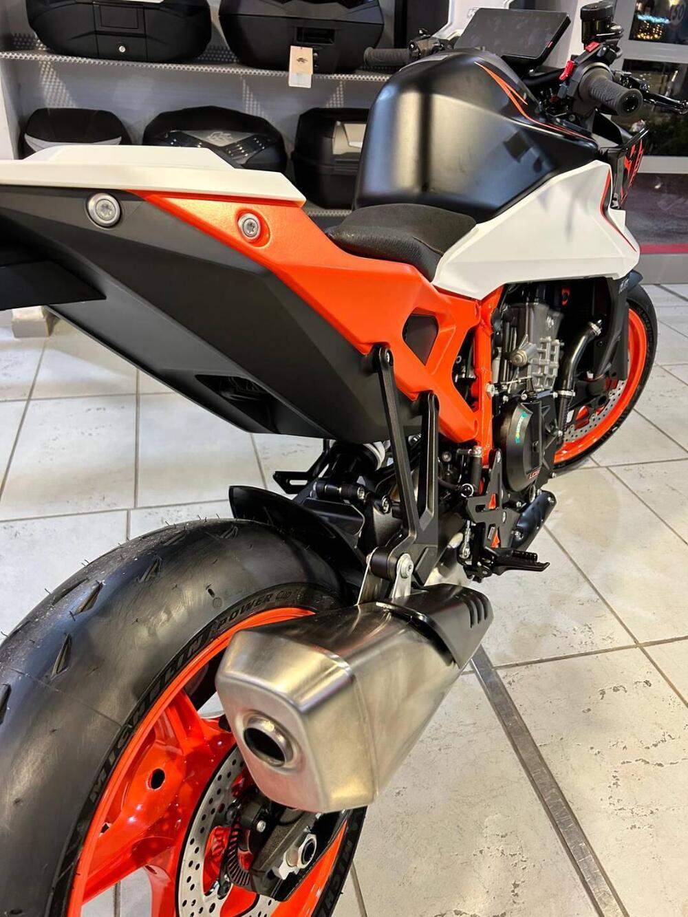 KTM 990 Duke R (2026) (7)