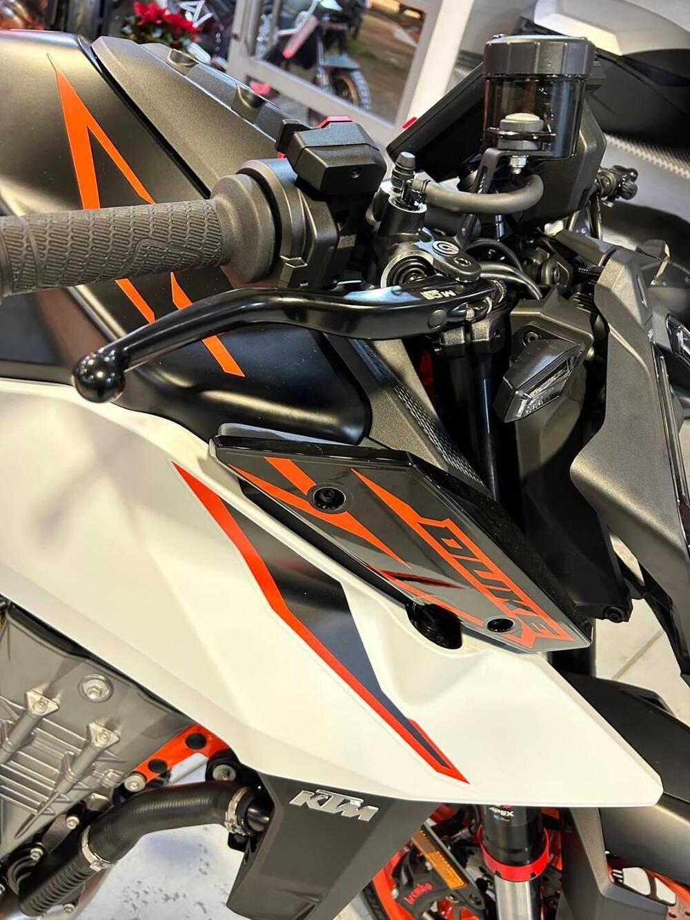 KTM 990 Duke R (2026) (8)