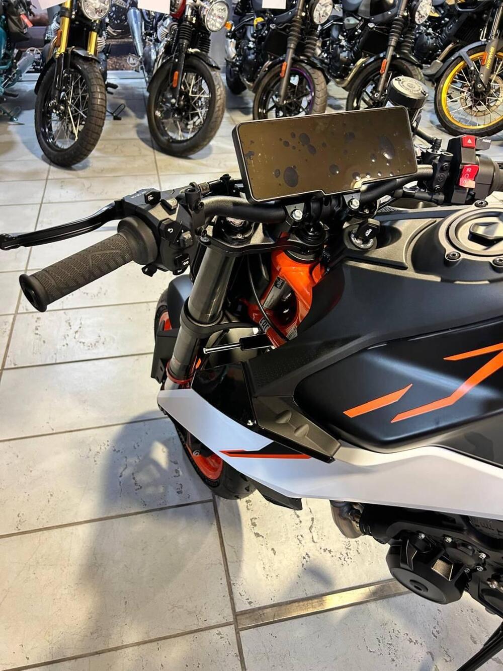 KTM 990 Duke R (2026) (11)