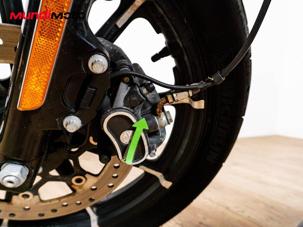 Harley-Davidson 883 Iron (2012 - 14) - XL 883N (16)