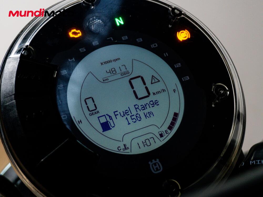 Husqvarna Svartpilen 401 (2018 - 19) (12)