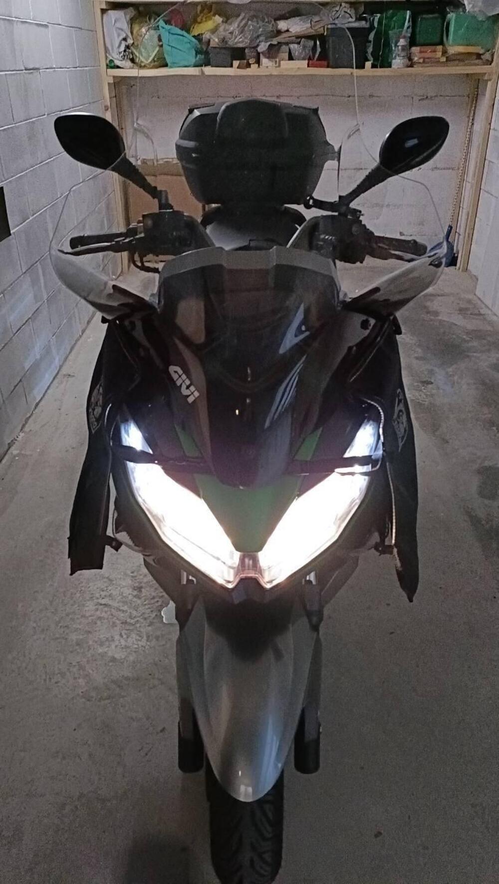 Kawasaki J 300 (2017 - 21) (3)