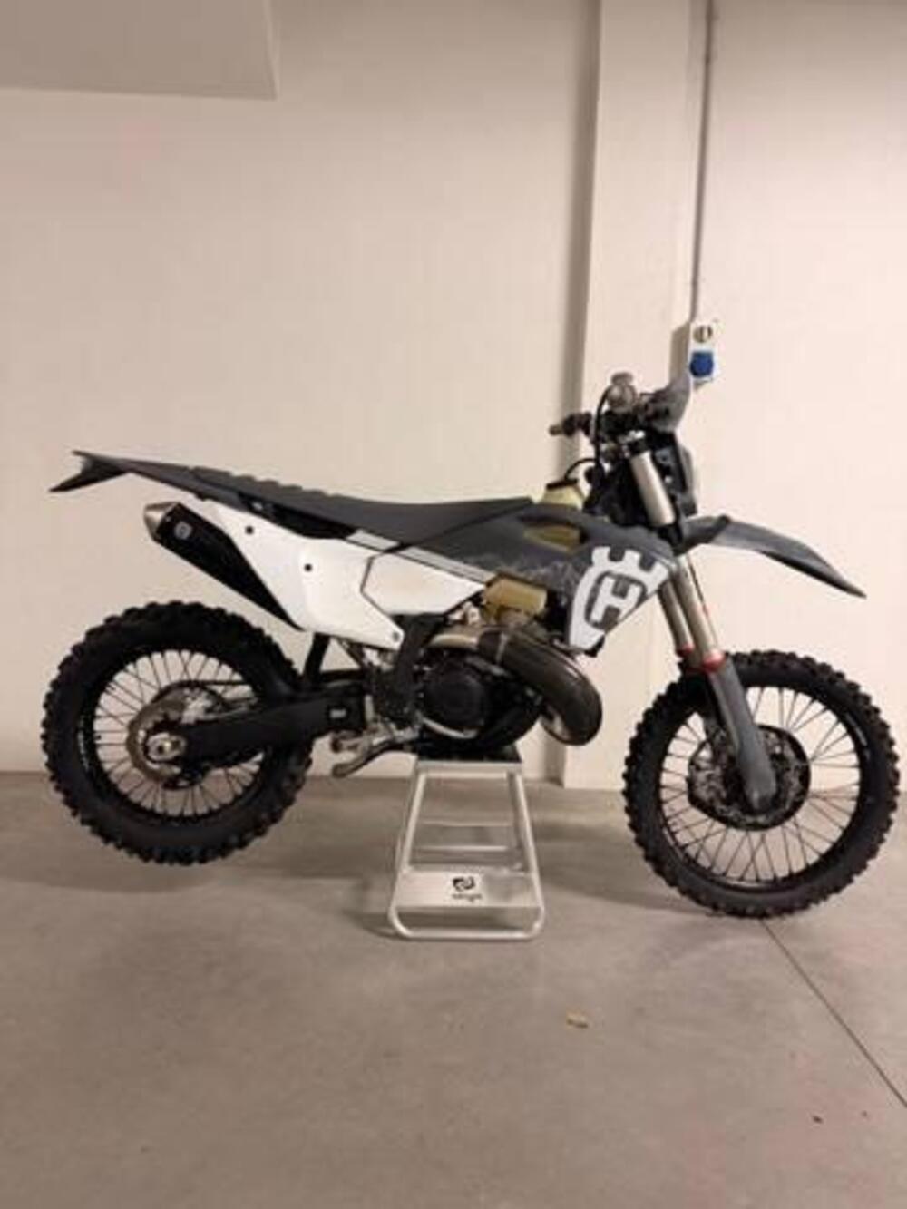 Husqvarna TE 300 Pro (2024) (3)