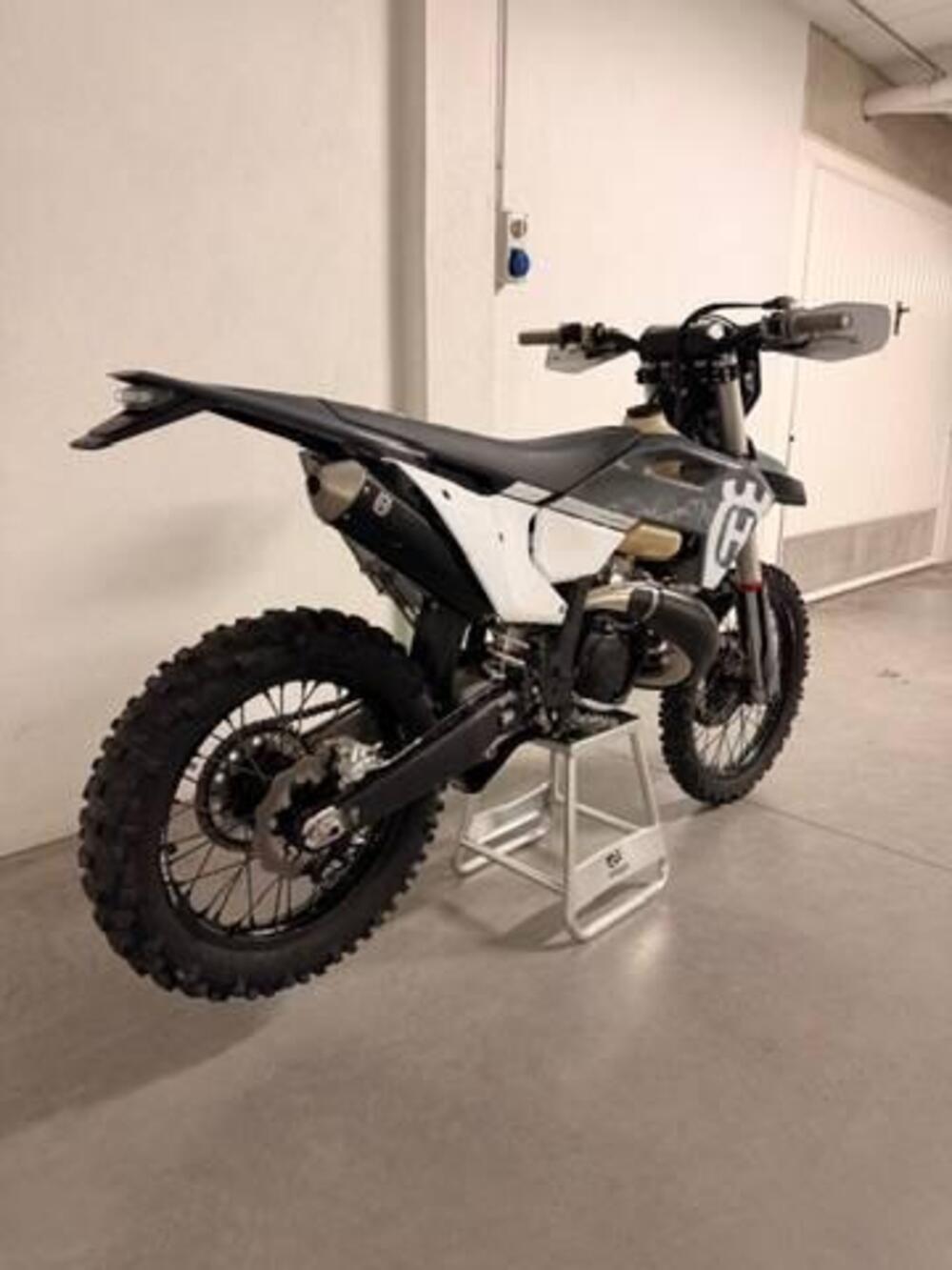 Husqvarna TE 300 Pro (2024) (2)