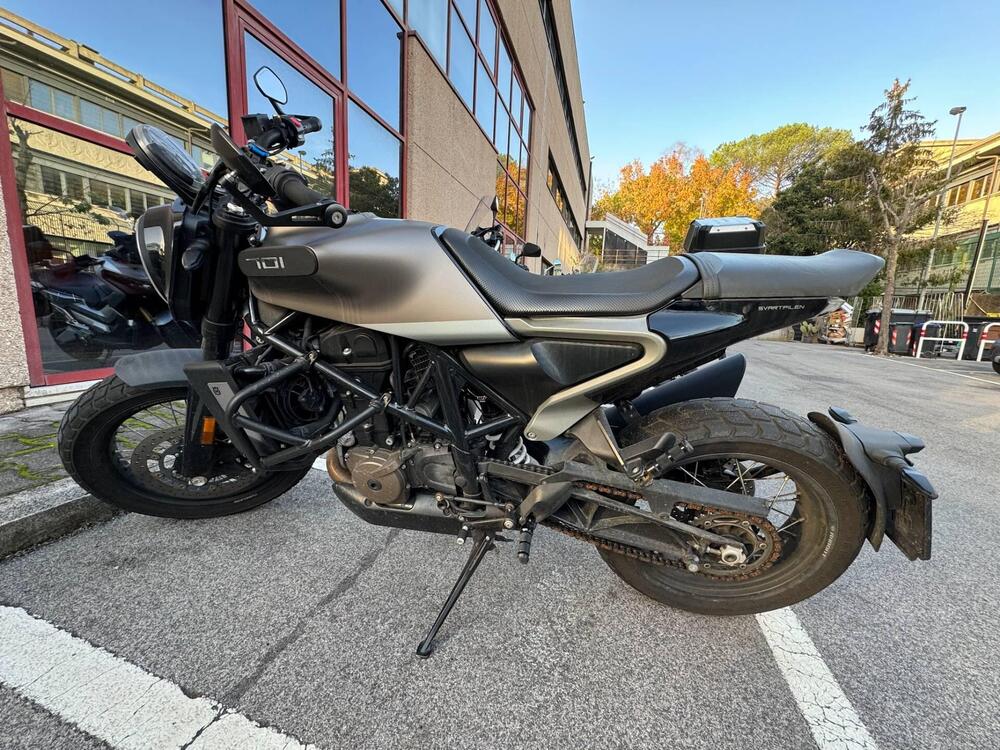 Husqvarna Svartpilen 701 (2020) (3)