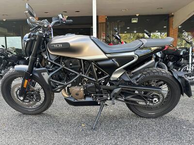 Husqvarna Svartpilen 701 (2020) usata