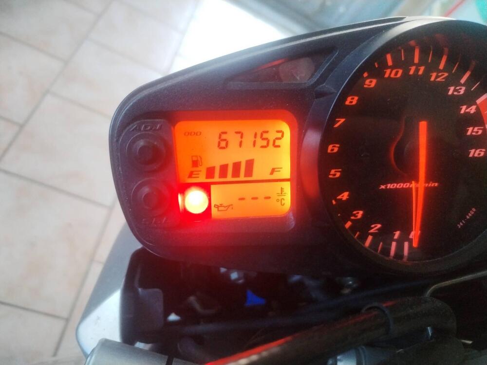 Suzuki GSR 600 (2006 - 11) (5)