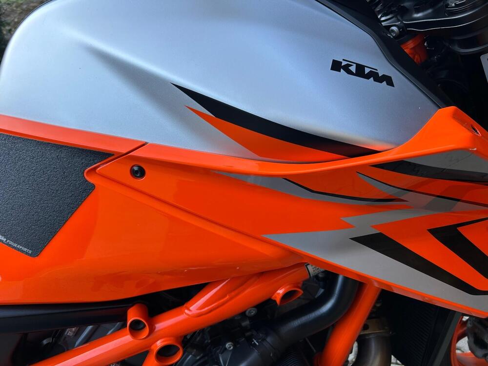 KTM 1290 Super Duke R (2022 - 23) (6)