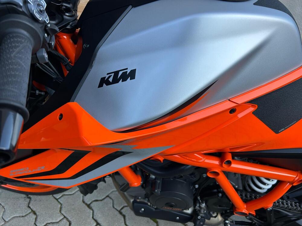 KTM 1290 Super Duke R (2022 - 23) (7)