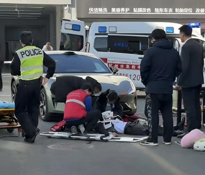 Xiaomi SU7, incidente prima della consegna: investito un pedone nel centro logistico