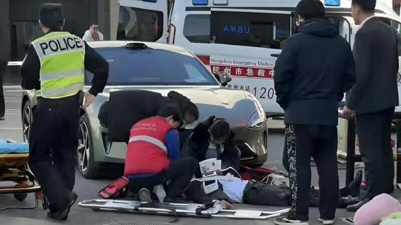 Xiaomi SU7, incidente prima della consegna: investito un pedone nel centro logistico