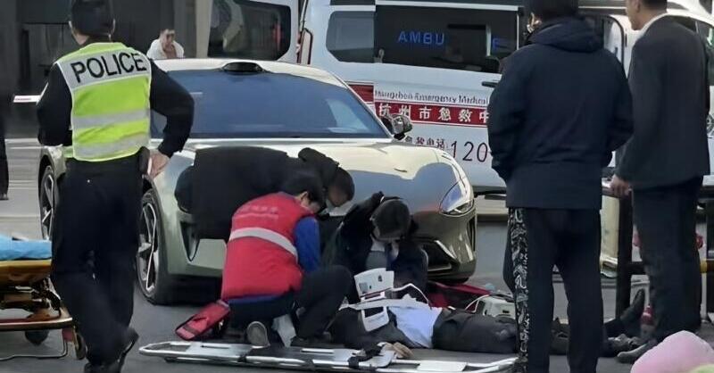 Xiaomi SU7, incidente prima della consegna: investito un pedone nel centro logistico