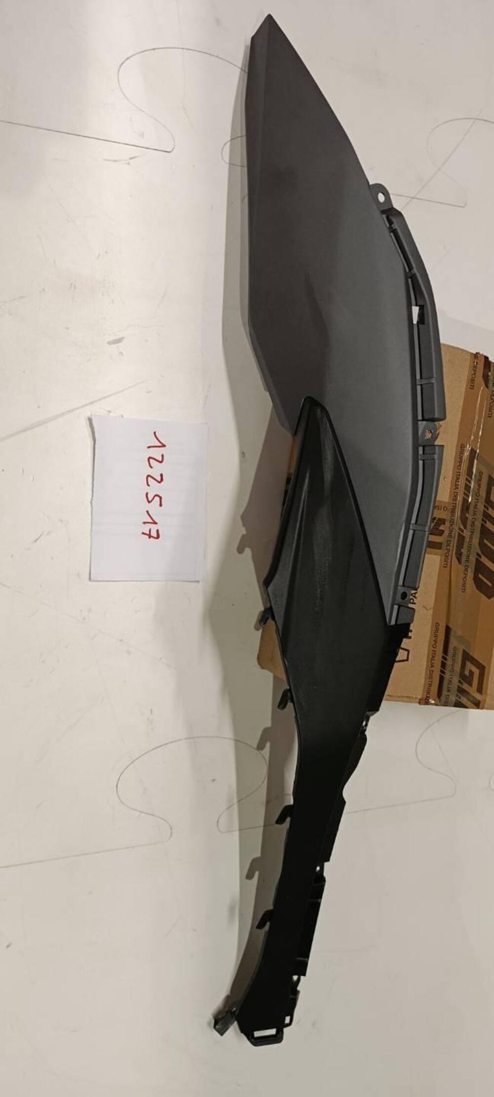 FIANCHETTO DX INFERIORE JET X 125 Sym (2)