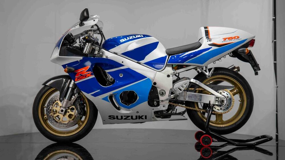 Suzuki GSX-R 750 SRAD (2)