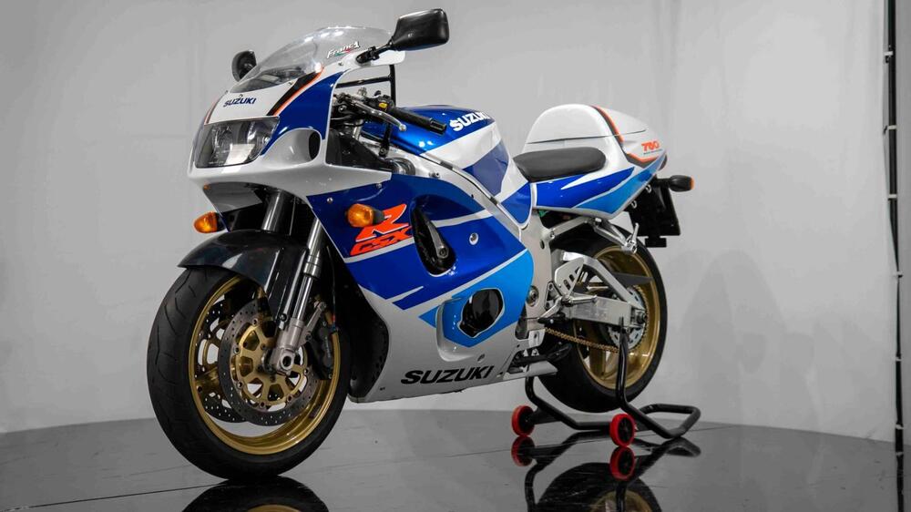 Suzuki GSX-R 750 SRAD (3)