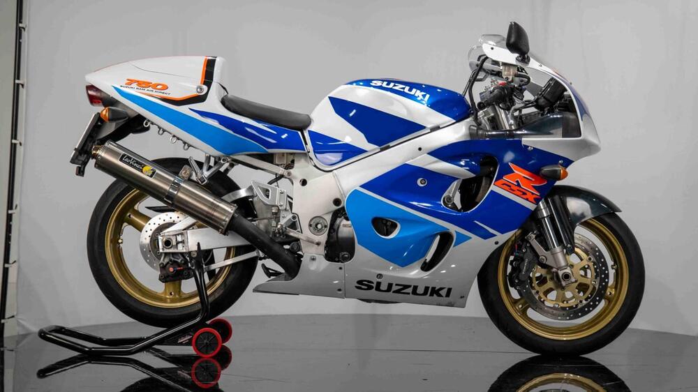 Suzuki GSX-R 750 SRAD (6)