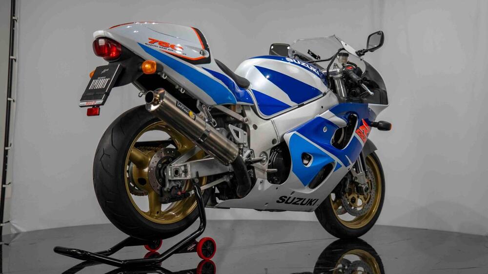 Suzuki GSX-R 750 SRAD (7)