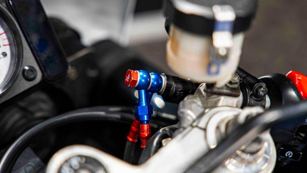 Suzuki GSX-R 750 SRAD (15)