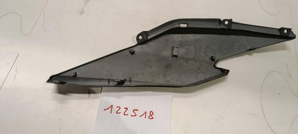 COVER FIANCHETTO POSTERIORE SX JET X 125 Sym (3)