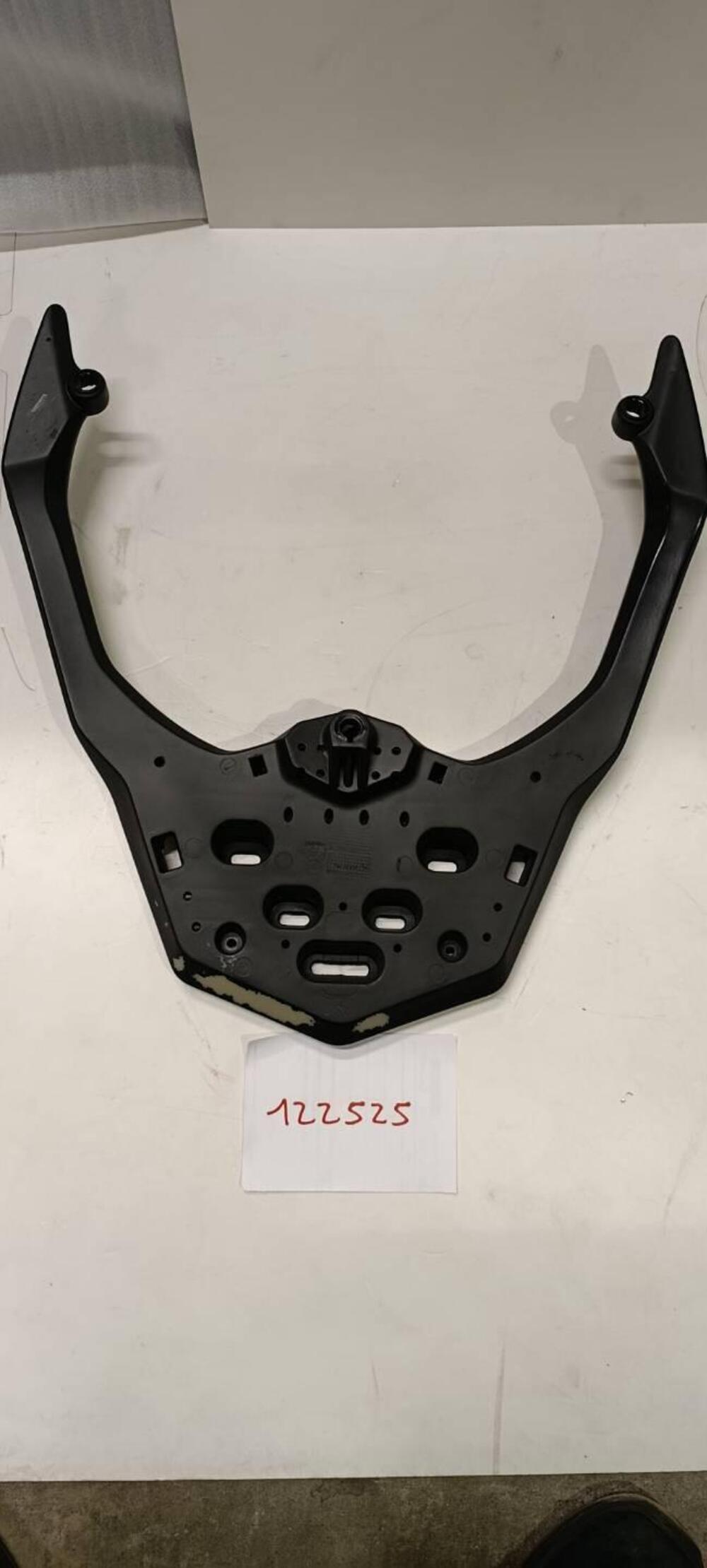 PORTAPACCO POSTERIORE SYM JOYRIDE 300 (2)