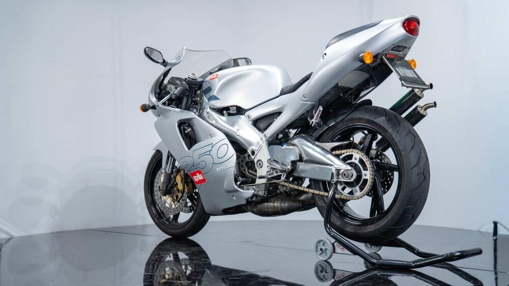 Aprilia RS 250 REPLICA (9)