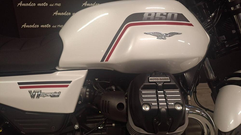 Moto Guzzi V7 Special (2025) (6)