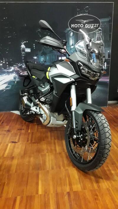 Moto Guzzi Stelvio (2024 - 25) usata