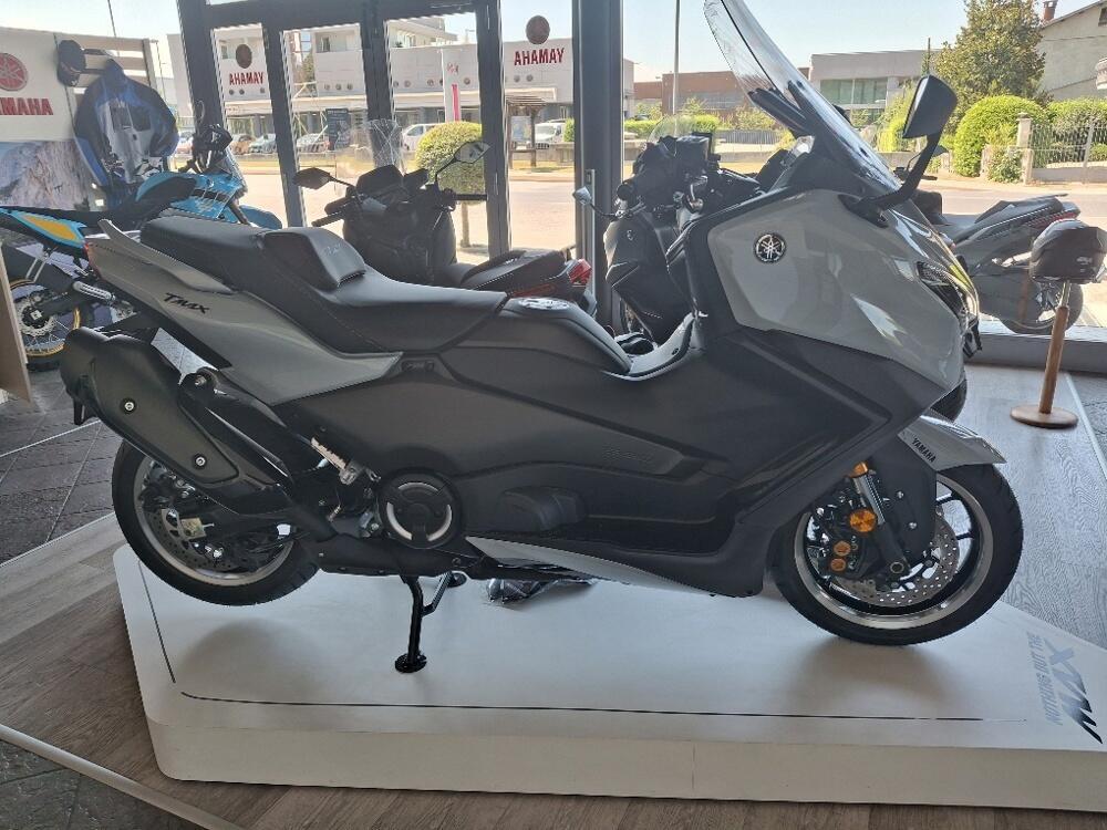 Yamaha T-Max 560 Tech Max (2025) (2)
