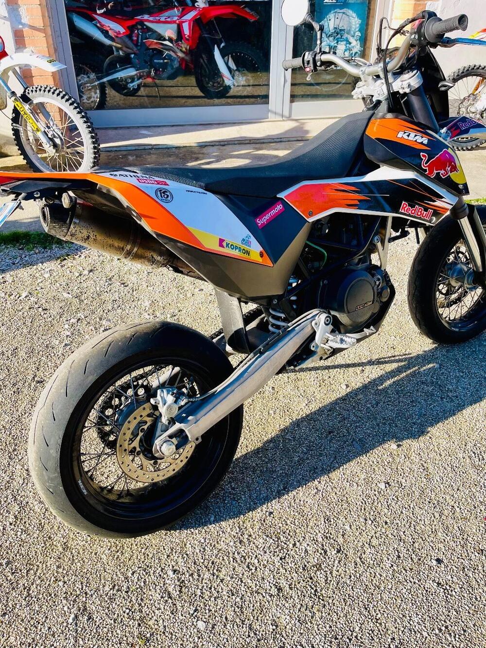 KTM 690 SMC (2008- 11) (2)