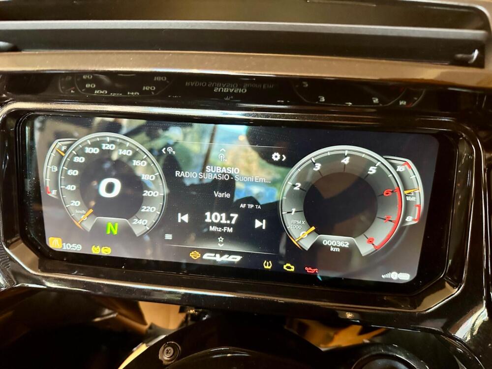 Harley-Davidson CVO Road Glide ST (2024) (4)