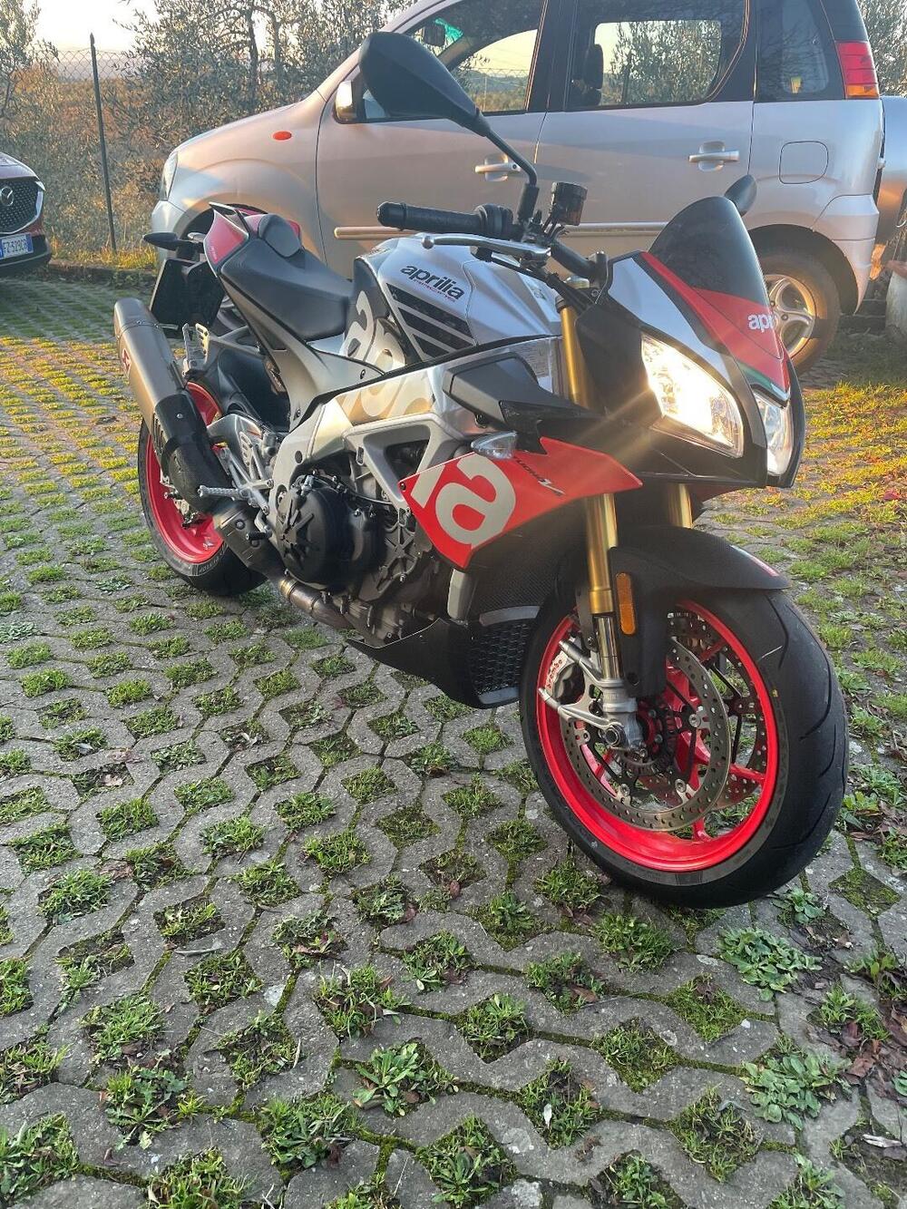 Aprilia Tuono V4 Factory (2015 - 17) (2)
