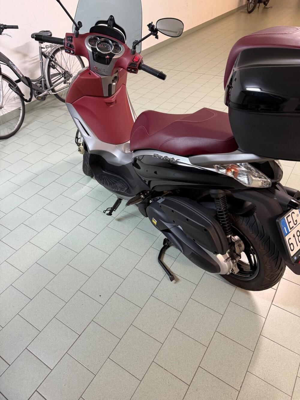 Piaggio Beverly 350 SportTouring ie ABS (2011 - 17) (2)