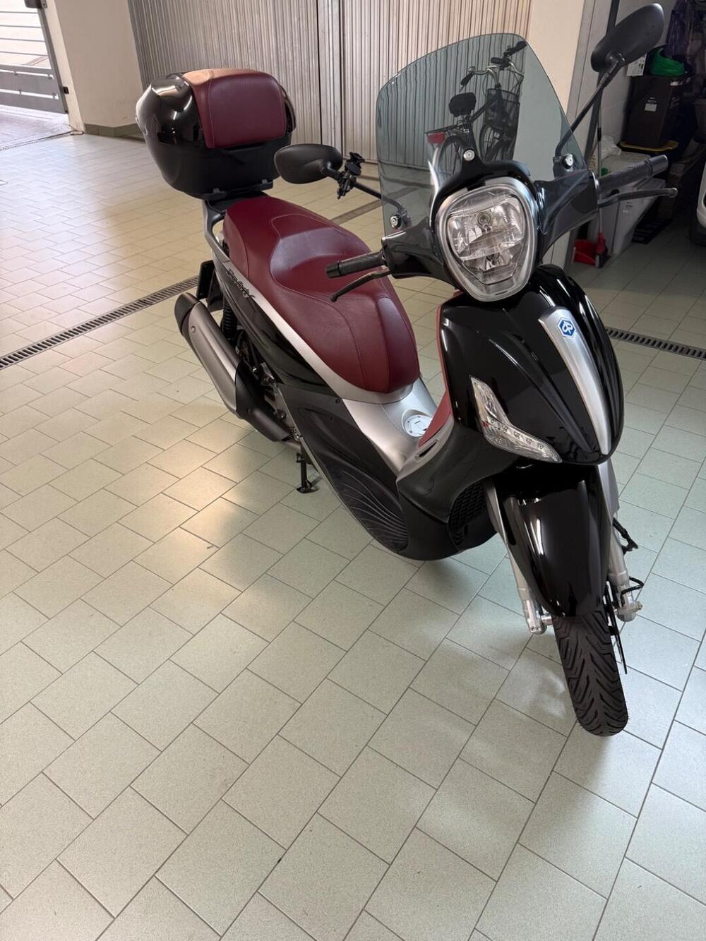 Piaggio Beverly 350 SportTouring ie ABS (2011 - 17) (4)