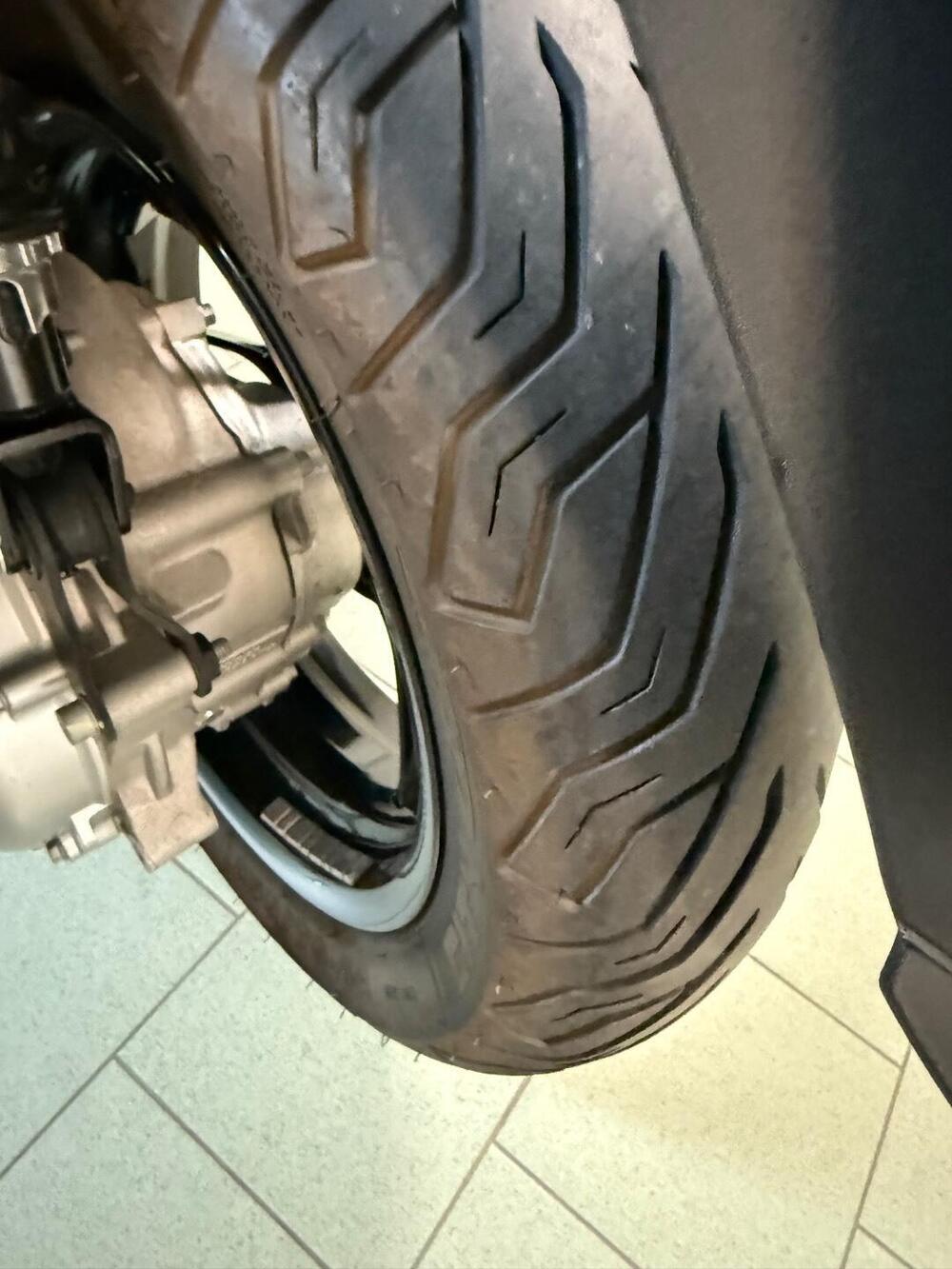 Piaggio Beverly 350 SportTouring ie ABS (2011 - 17) (5)