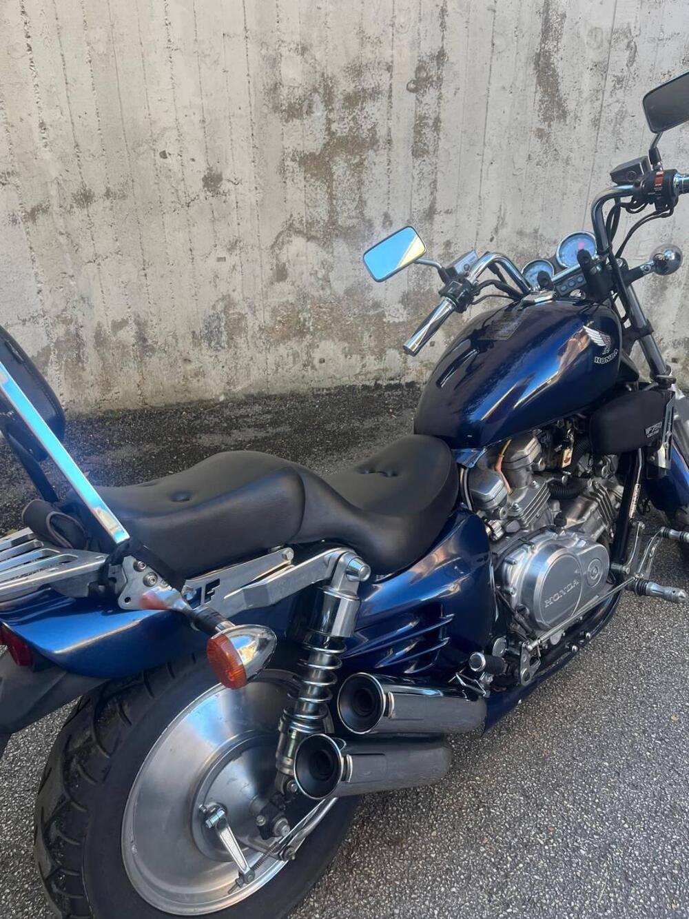 Honda VF 750 Custom (11)