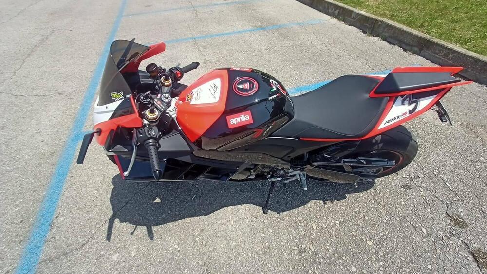 Aprilia RSV4 1100 Factory SE-09 SBK (2024) (11)