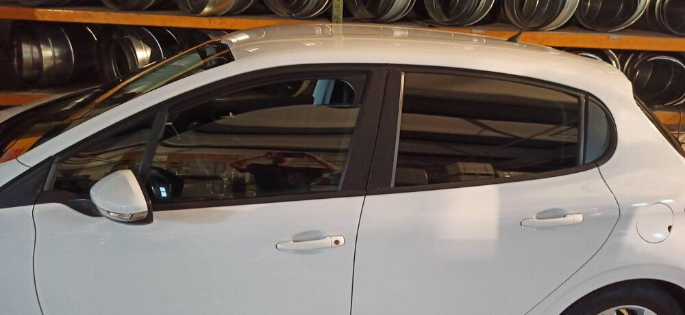 Peugeot 208 usata a Varese (4)